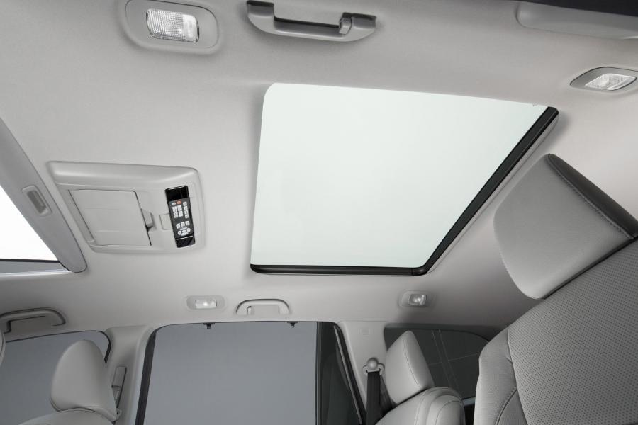 Детали интерьера Honda Pilot 2015 года  (фото 84 из 107)
